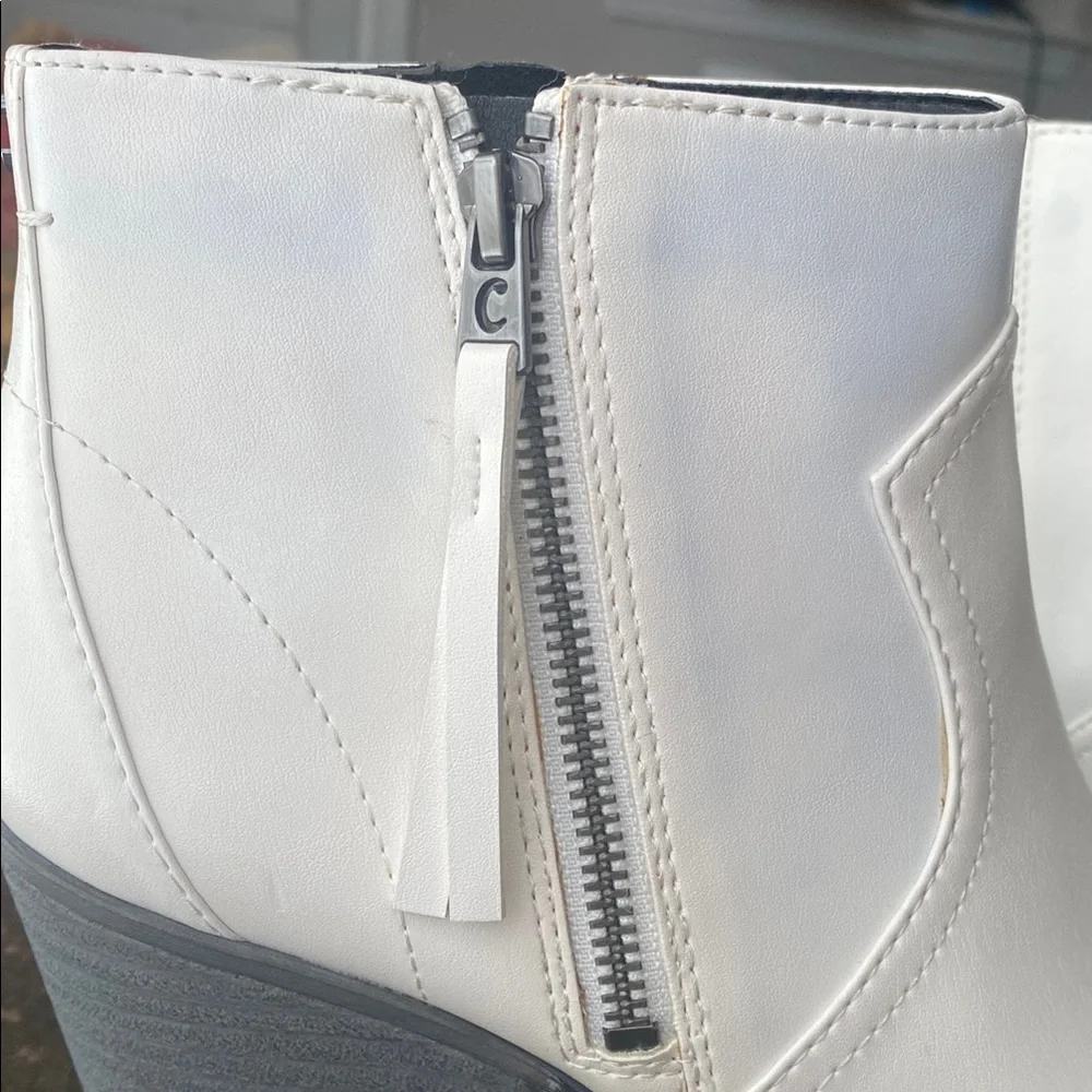 Sam Edelman Ladies Whistler White Ankle Boots Pointed Toes w/ Stud Accents. Sz 9 - Picture 6 of 15